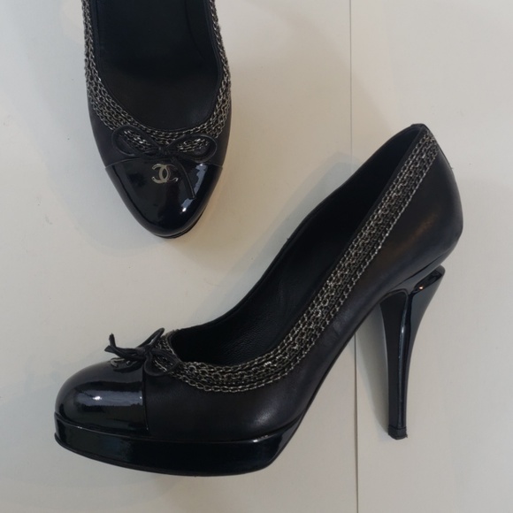 Chanel Escarpins Limited Edition Noir Heels in Amazing Condition - Picture 2 of 10